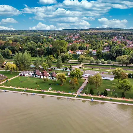 In 39890 Balatonmáriafürdő